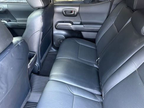 Used 2021 Toyota Tacoma TRD Off-Road w/ TRD Premium Off Road Package AWD/4WD image 4