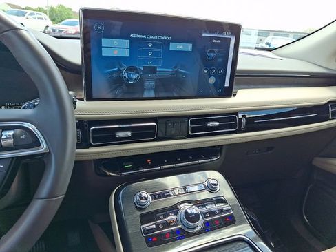 Used 2023 Lincoln Nautilus Reserve AWD/4WD image 15