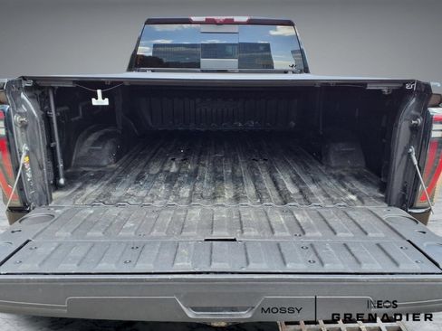 Used 2024 GMC Sierra 2500 AT4 w/ AT4 Premium Plus Package AWD/4WD image 8