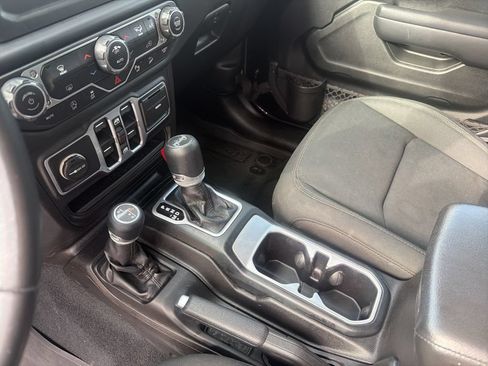 Used 2018 Jeep Wrangler Unlimited Sport S AWD/4WD image 25