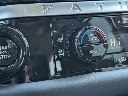 New 2026 Nissan Pathfinder Platinum w/ Accent Package FWD image 16