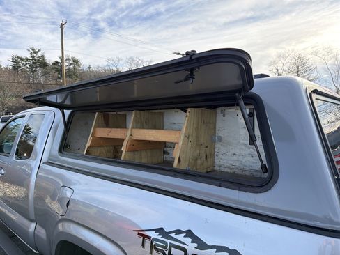 Used 2020 Toyota Tacoma SR image 31