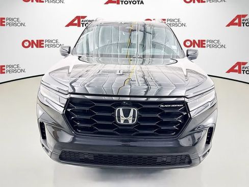 Used 2025 Honda Pilot Black Edition image 2