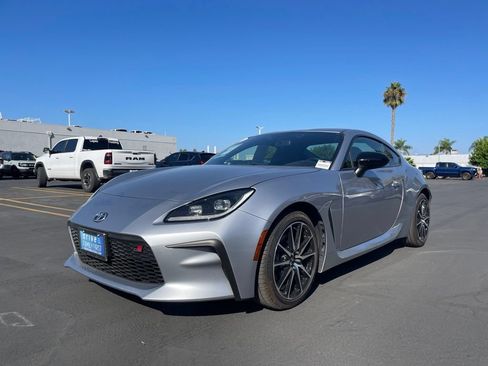 Used 2025 Toyota GR86 Premium w/ ALL Weather Mat Package (TMS) RWD image 5