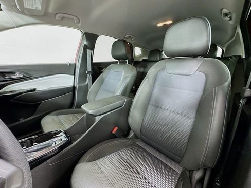 Used 2025 Chevrolet Trax LT image 11