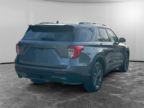 Used 2022 Ford Explorer XLT w/ XLT Sport Appearance Package image 5