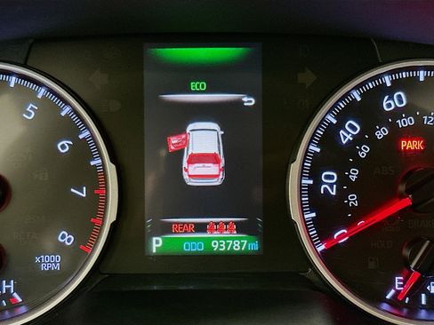 Used 2019 Toyota RAV4 LE FWD image 18