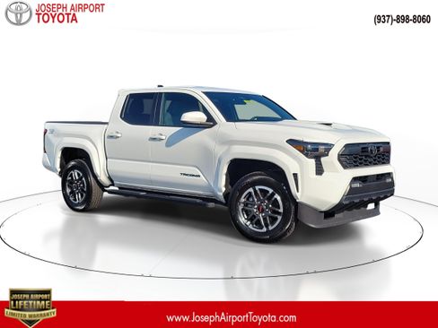 Used 2025 Toyota Tacoma TRD Sport AWD/4WD image 1