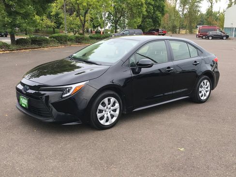 Used 2024 Toyota Corolla LE FWD image 11