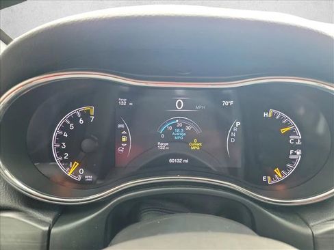 Used 2020 Jeep Grand Cherokee Laredo image 16