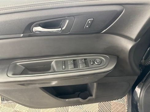 Used 2015 Chevrolet Traverse LT w/ Style and Technology Package FWD image 20