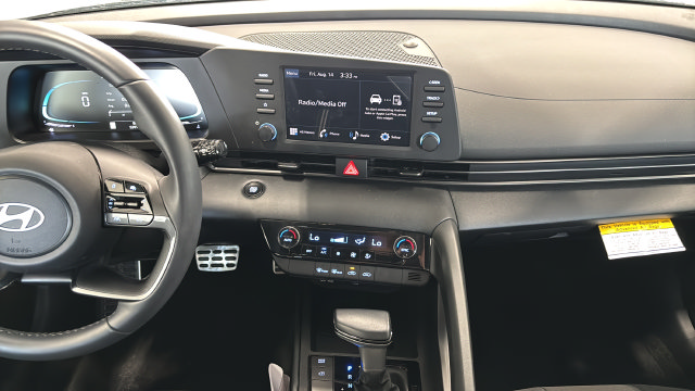 Certified 2025 Hyundai Elantra Sport FWD image 13