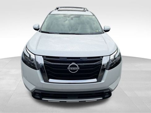 New 2025 Nissan Pathfinder SL w/ SL Premium Package image 9