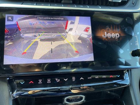 New 2026 Jeep Grand Cherokee Altitude image 10