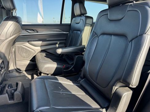 Certified 2024 Jeep Grand Cherokee L Limited w/ Luxury Tech Group II image 4