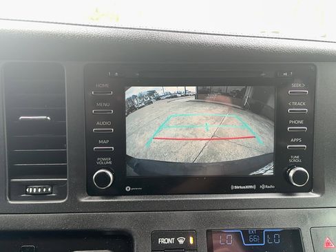 Used 2020 Toyota Sienna XLE w/ XLE Navigation Package image 29