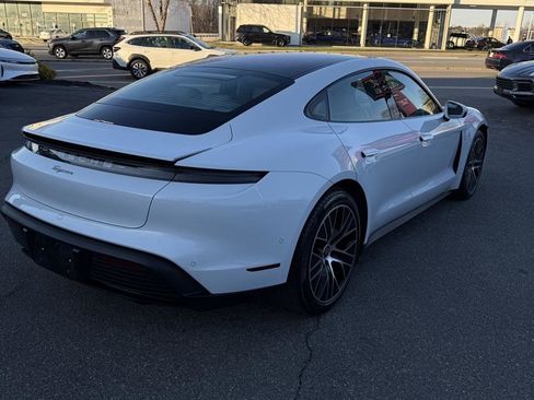 Used 2022 Porsche Taycan image 21