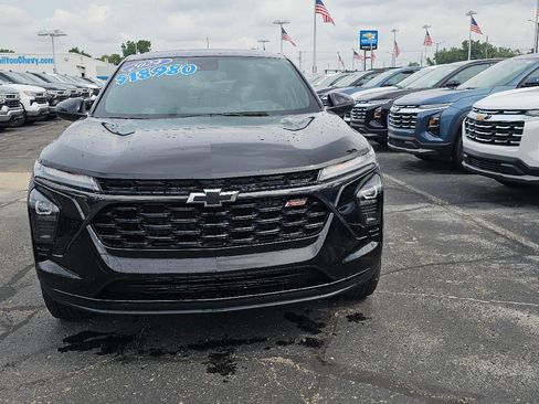 Used 2024 Chevrolet Trax RS w/ Driver Confidence Package FWD image 2