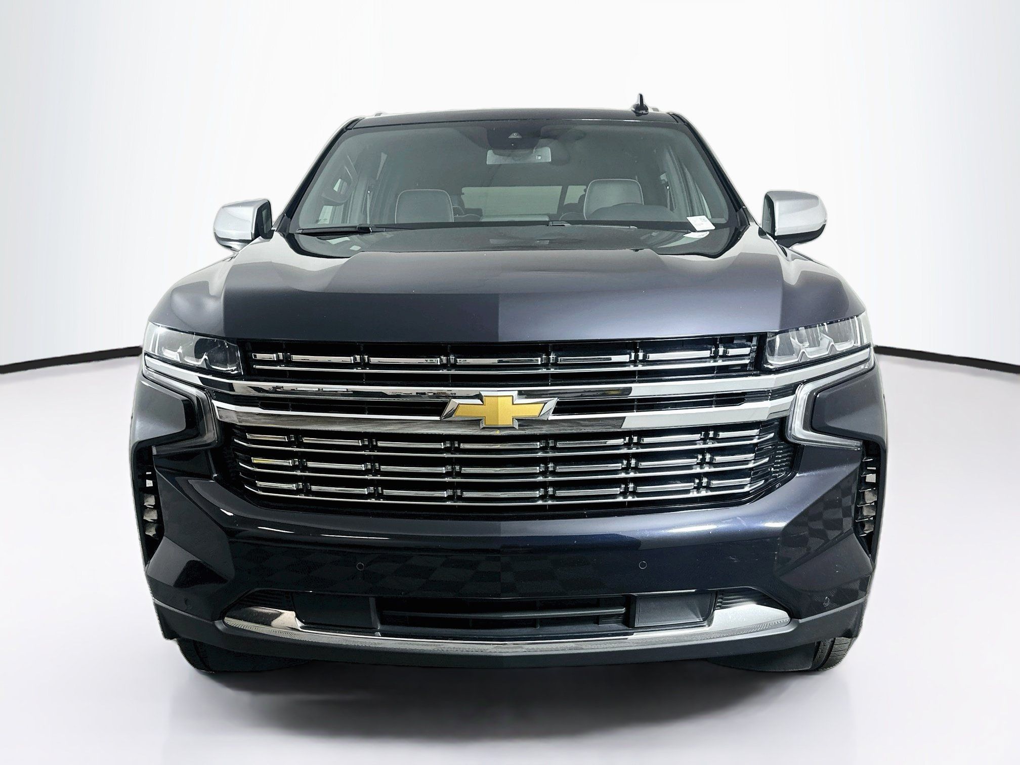 Used 2023 Chevrolet Suburban Premier AWD/4WD image 2