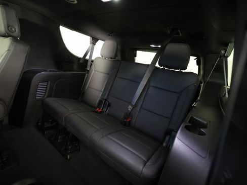 Used 2026 Chevrolet Suburban Z71 w/ Comfort Package image 16