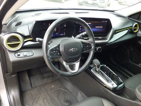 Used 2024 Chevrolet Trax ACTIV w/ Sunroof Package FWD image 19