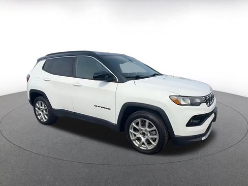 Used 2025 Jeep Compass Limited image 2