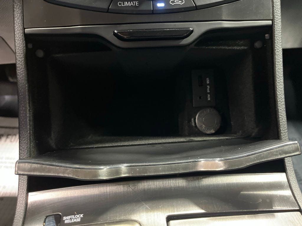 Used 2013 Hyundai Azera w/ Technology Pkg FWD image 30