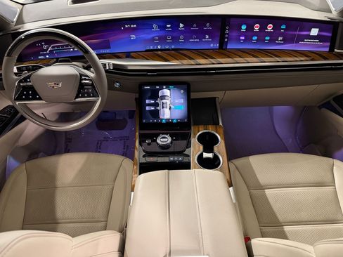 Certified 2025 Cadillac Escalade ESV Sport Platinum w/ LPO, ONYX Package AWD/4WD image 14