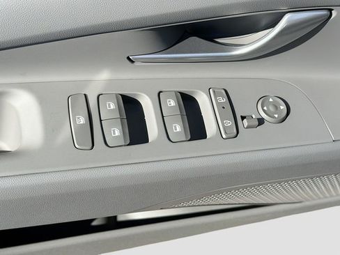 New 2026 Hyundai Elantra SE image 17