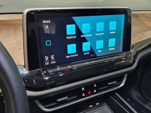 Used 2025 Volkswagen Atlas SE FWD image 14
