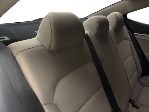 Used 2019 Hyundai Elantra SE FWD image 27