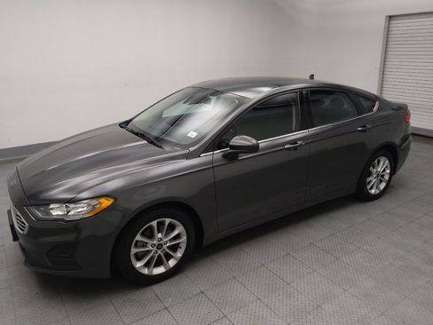 Used 2020 Ford Fusion SE image 2