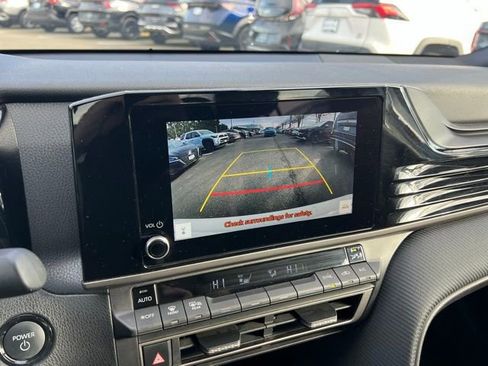 Used 2025 Toyota Camry SE image 23