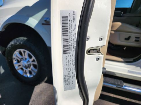 Used 2018 RAM 3500 Laramie image 40