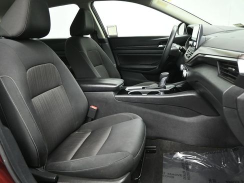 Used 2024 Nissan Altima 2.5 SV image 12