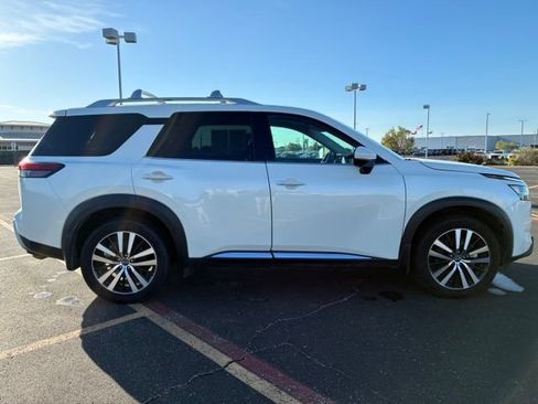 Certified 2023 Nissan Pathfinder Platinum FWD image 6