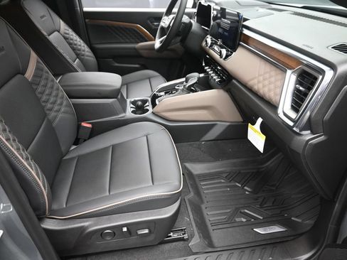 New 2026 GMC Canyon Denali AWD/4WD image 9