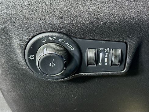 Used 2022 Jeep Compass Latitude image 17