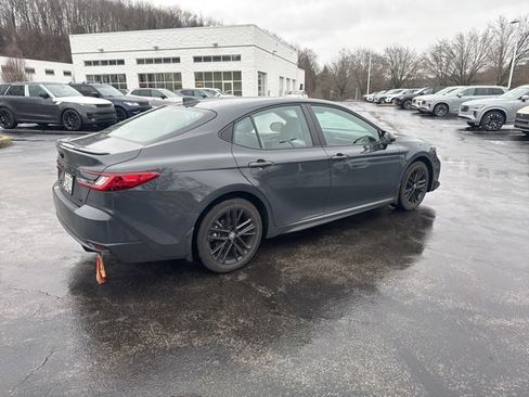 Used 2025 Toyota Camry SE image 5