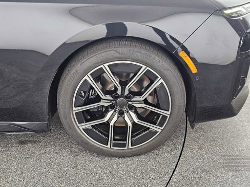 Used 2024 BMW 740i w/ Premium Package image 9