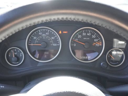 Used 2017 Jeep Wrangler Sahara AWD/4WD image 10