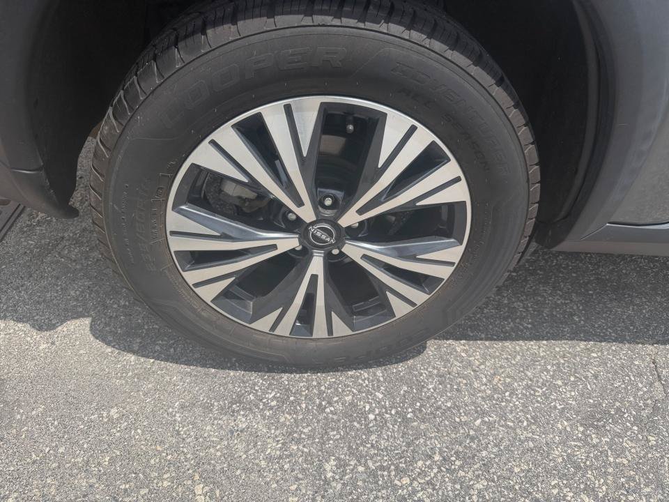 Certified 2022 Nissan Rogue SV FWD image 27