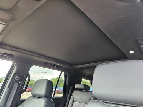 Used 2024 Chevrolet Tahoe Z71 w/ Luxury Package AWD/4WD image 8
