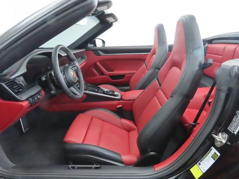 Used 2025 Porsche 911 Carrera image 27