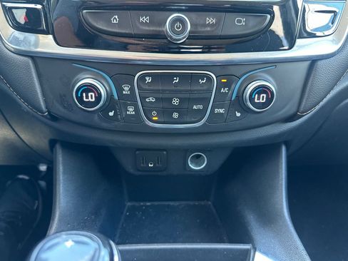 Used 2019 Chevrolet Traverse LT FWD image 13