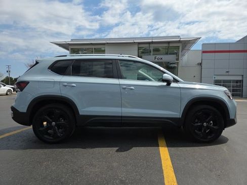 Used 2025 Volkswagen Taos SEL AWD/4WD image 9