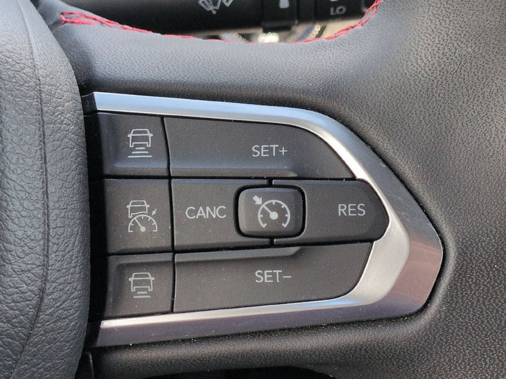Used 2025 Jeep Compass Trailhawk AWD/4WD image 21