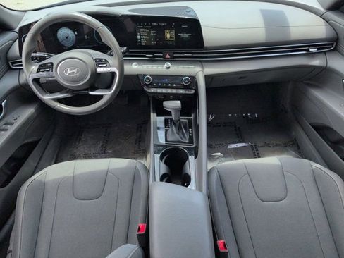 Used 2025 Hyundai Elantra SEL FWD image 25