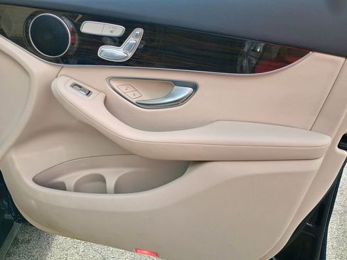 Used 2017 Mercedes-Benz GLC 300 4MATIC image 26