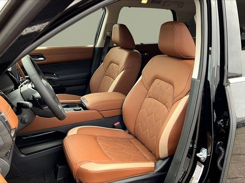 New 2026 Nissan Pathfinder Platinum AWD/4WD image 17